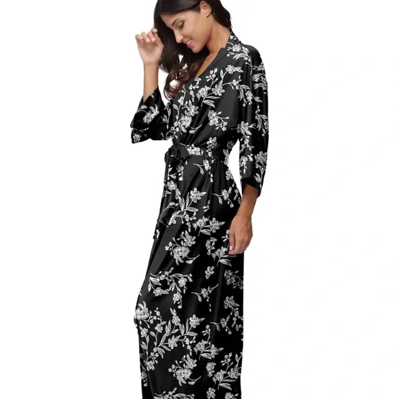 Black & White Floral Robe | Medium - Picture 4 of 16